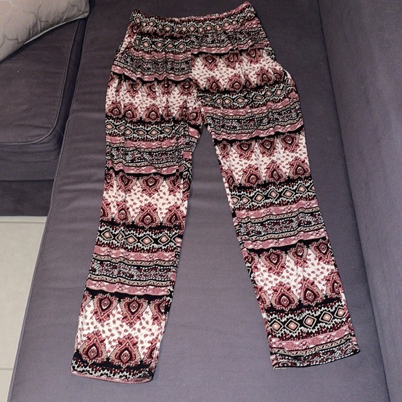 Charlotte Russe Pants - Pattern women’s pants with pockets